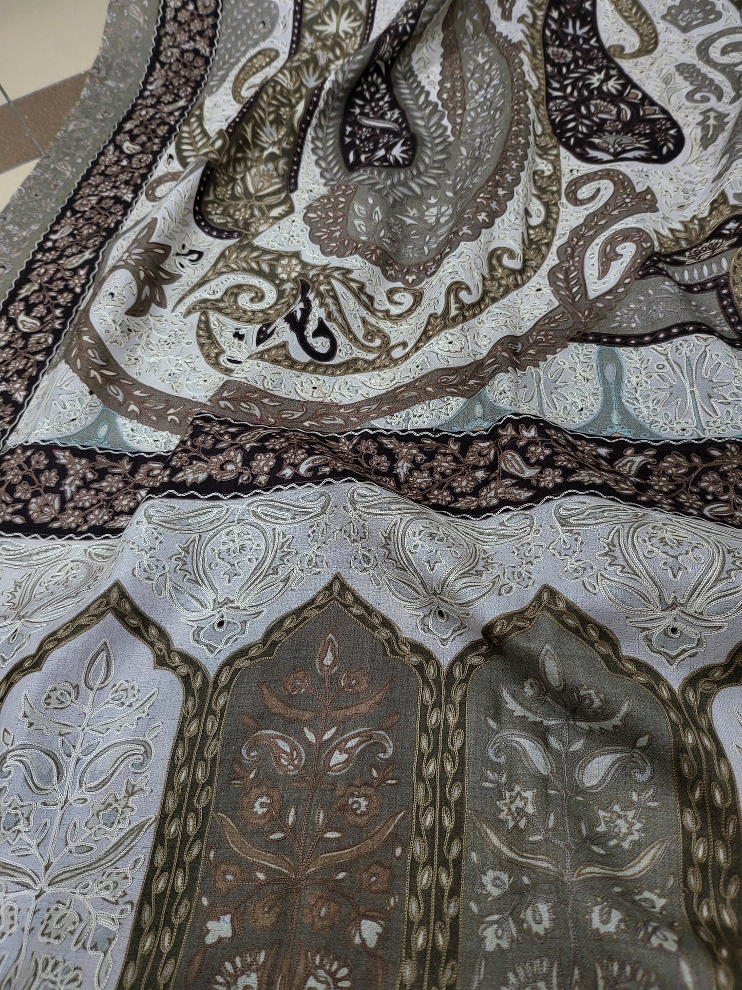 Reelkaar kalamkari: Embroidered shawl