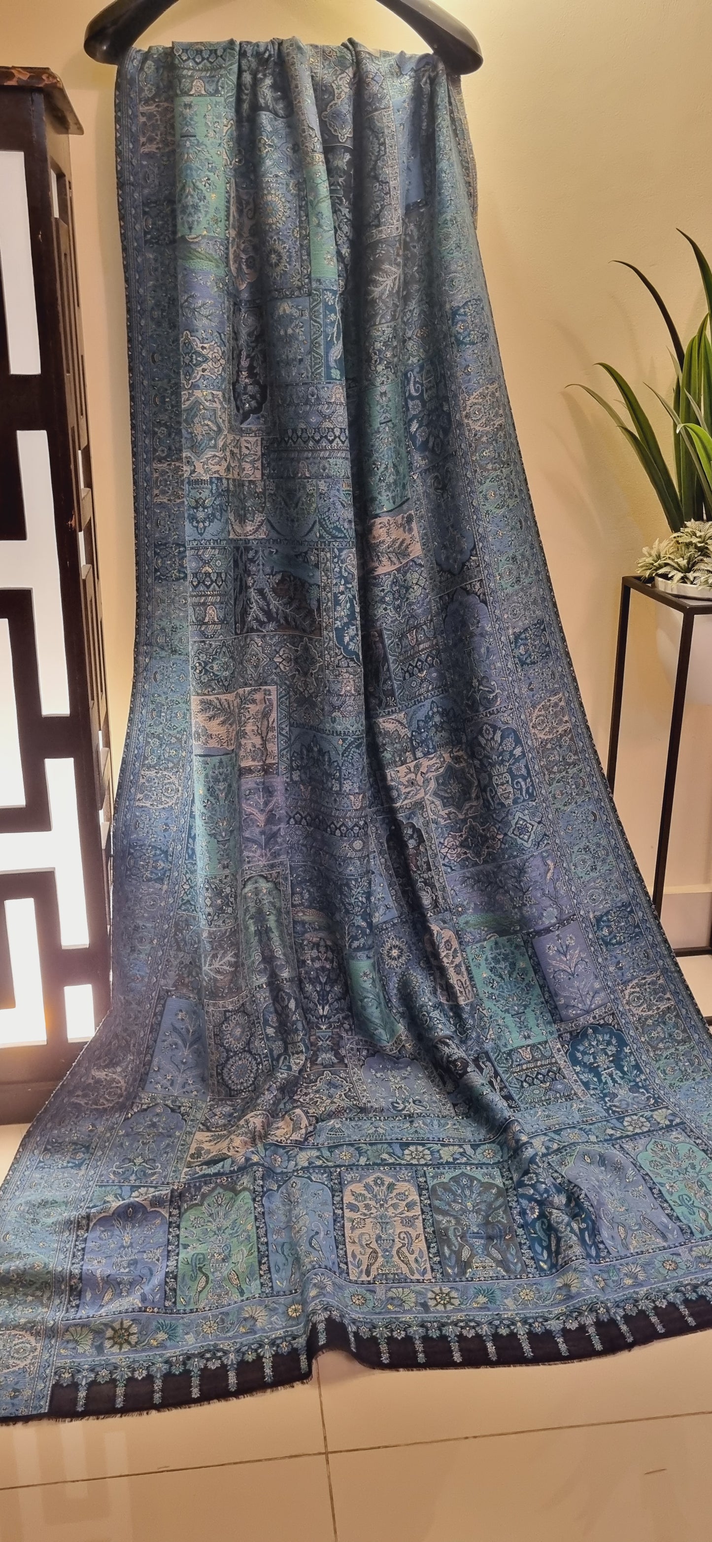 Shahjahani kaani: shawl
