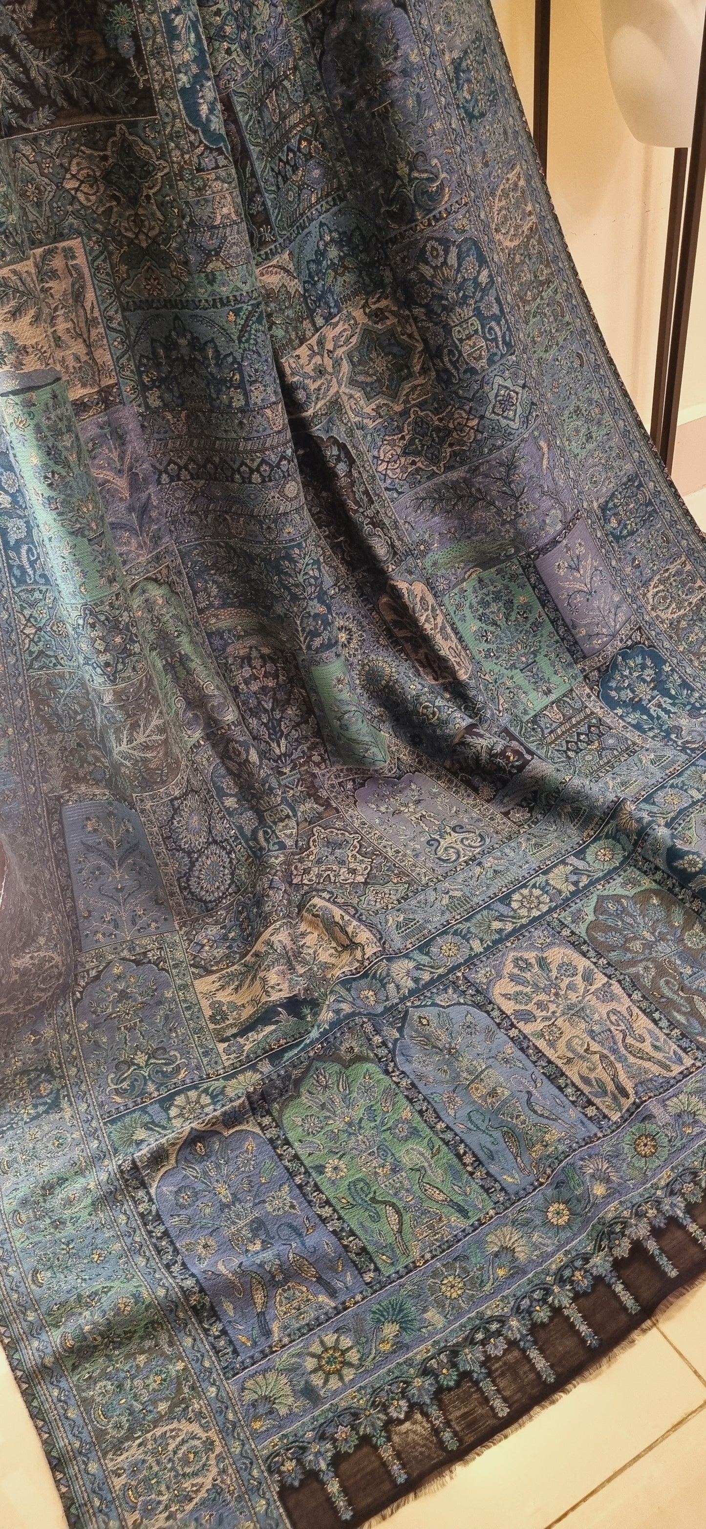 Shahjahani kaani: shawl