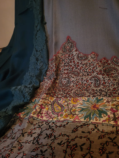 A Shikargah shirt : pashmina