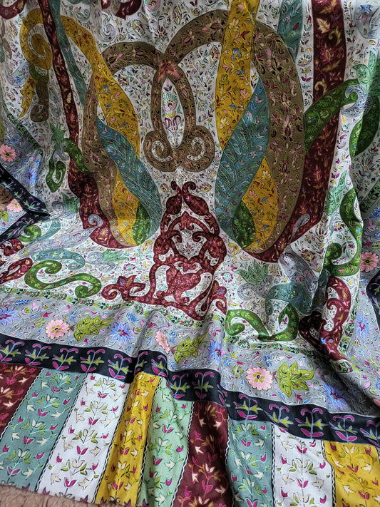 A reelkaar shawl: embroidered