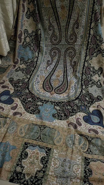 Reelkaar shawl : Embroidered