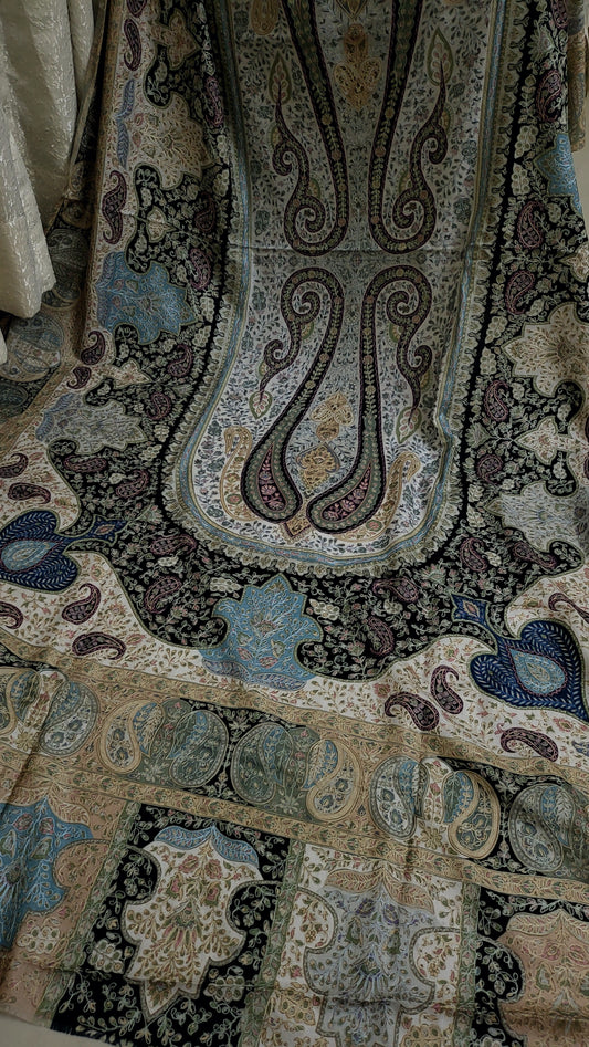 Reelkaar shawl : Embroidered