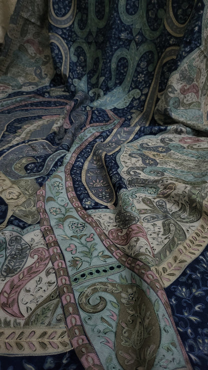 Reelkaar shawl : Embroidered