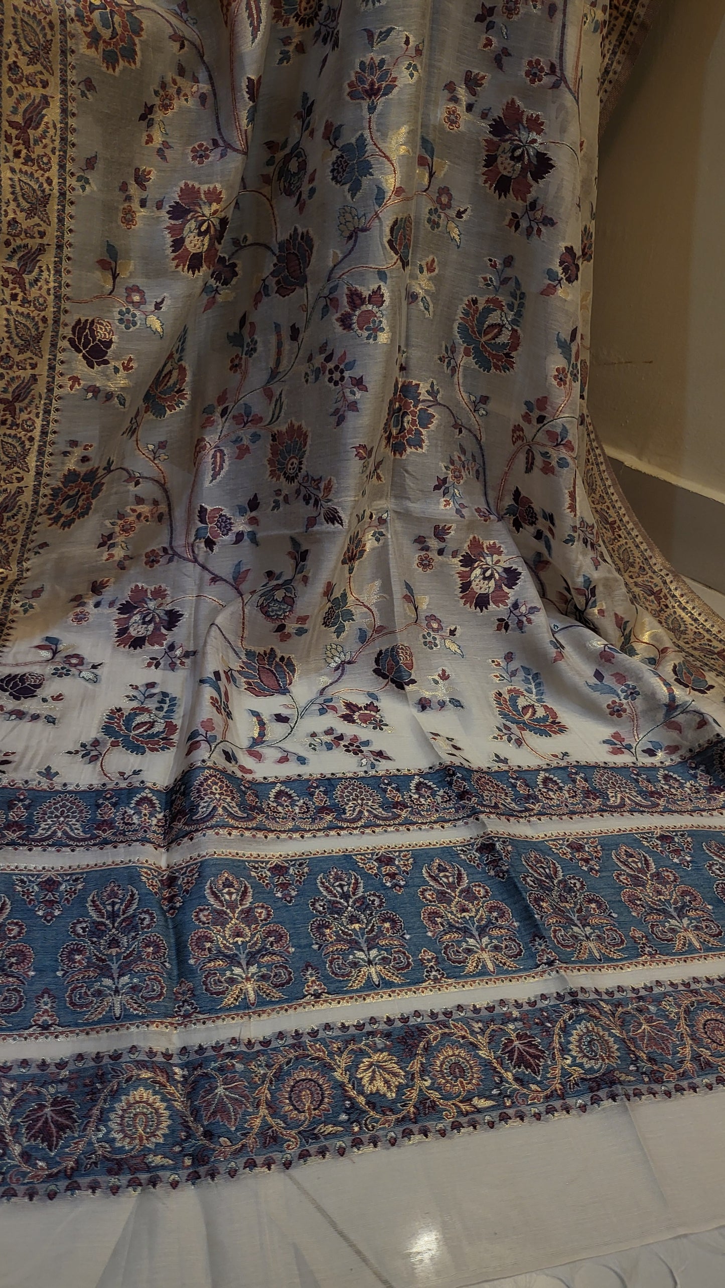 Silk kaani : shawl