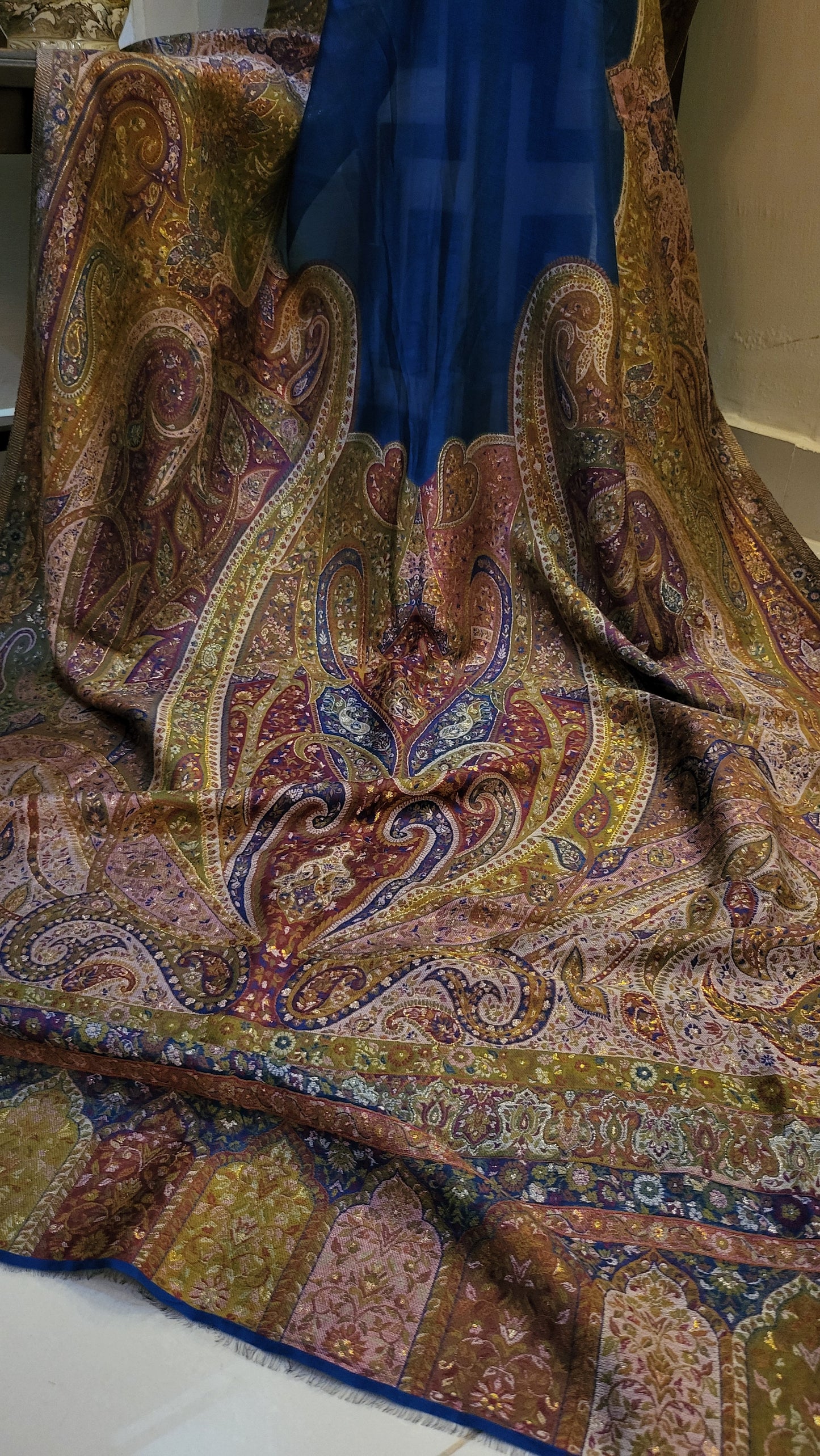 Silk kaani : shawl
