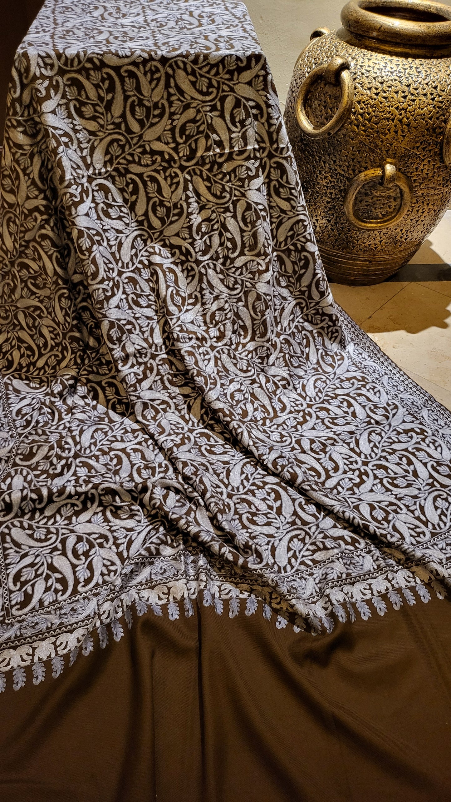 Jama shawl : Embroidered