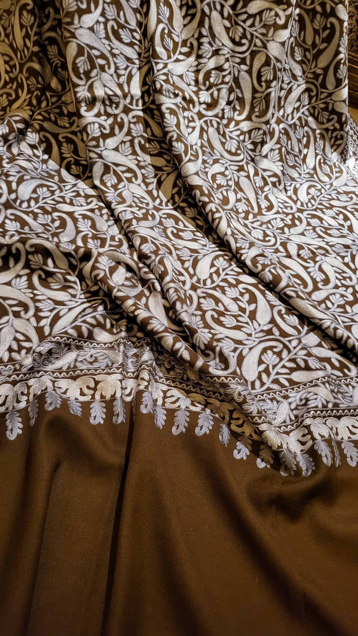 Jama shawl : Embroidered