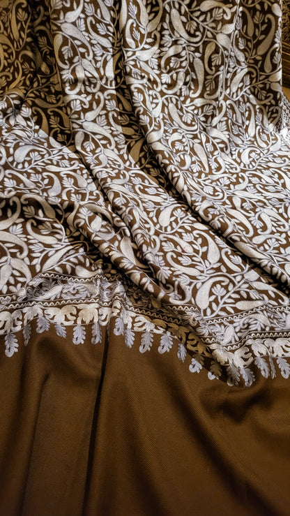 Jama shawl : Embroidered