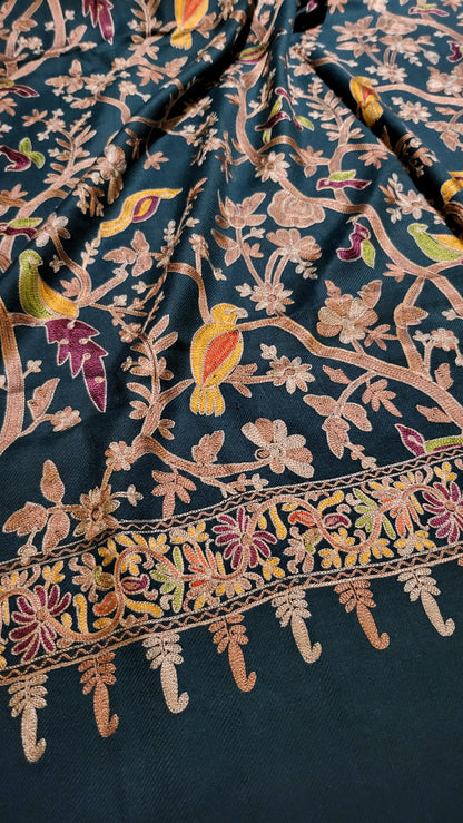 Birdie Embroidered : shawl