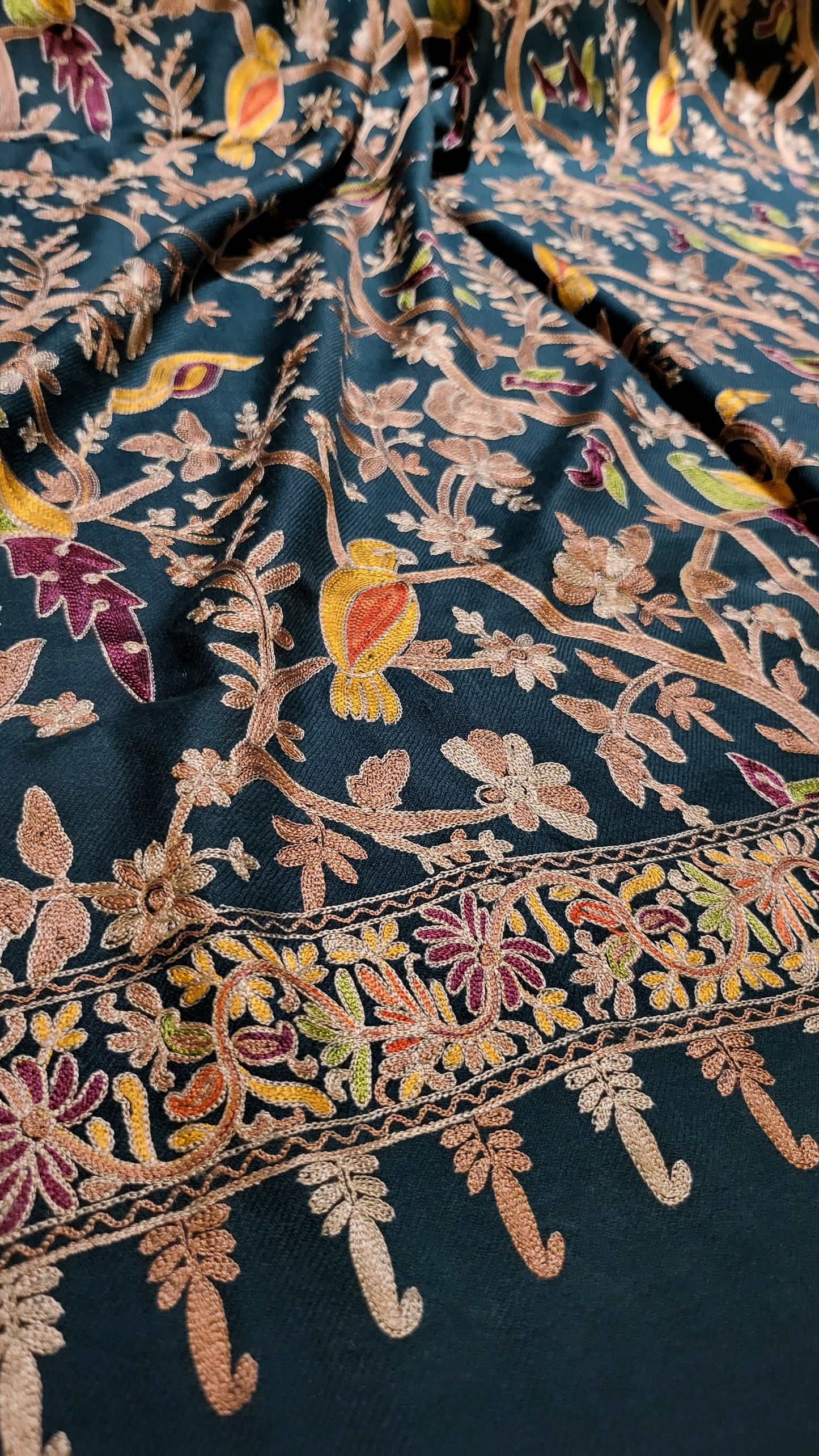 Birdie Embroidered : shawl