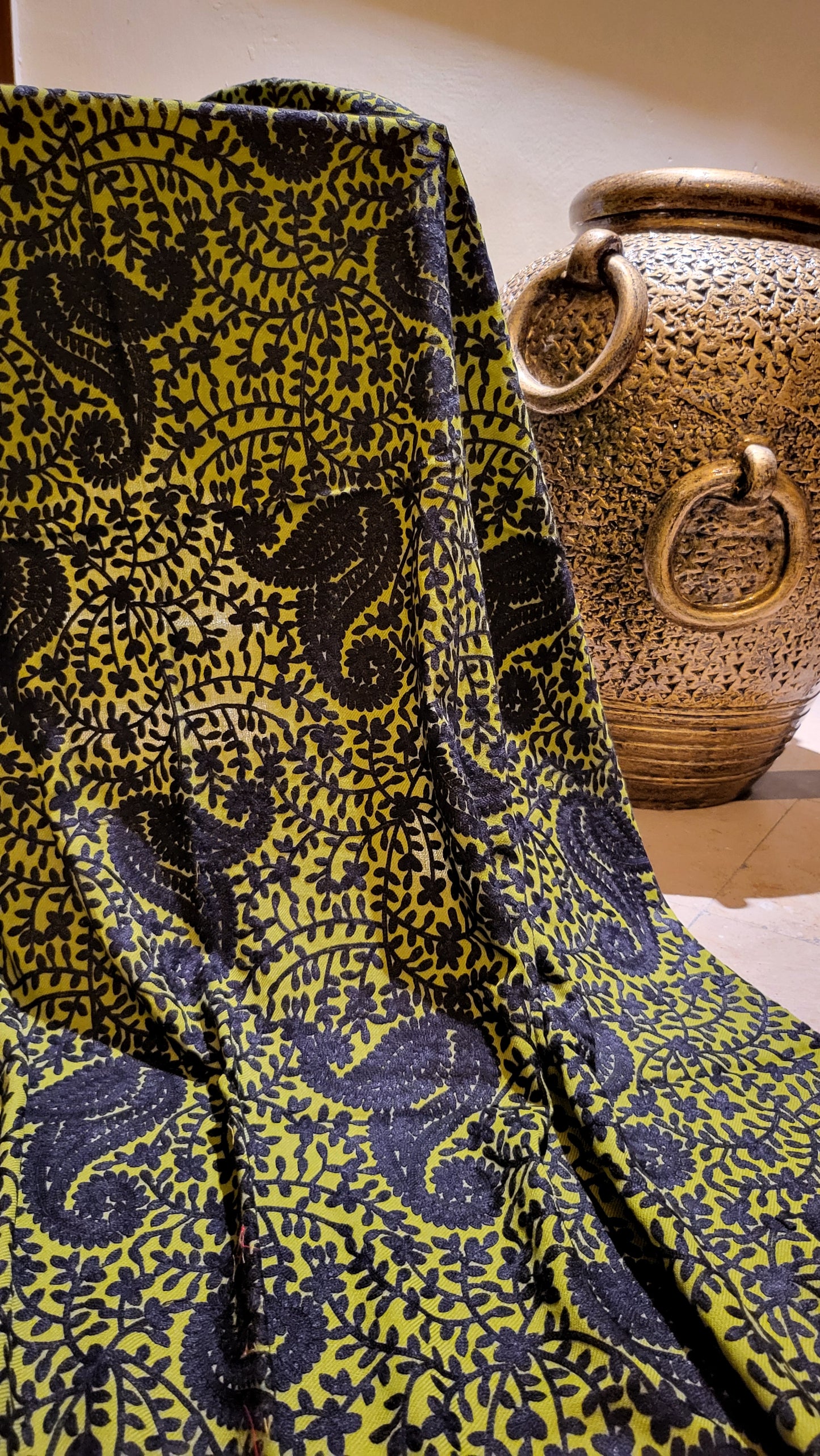 Olive edition : Embroidered shawl