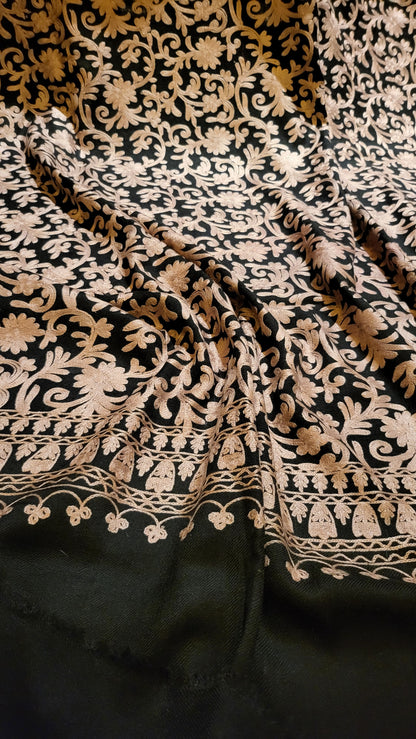 Black affair : Embroidered pashmina shawl