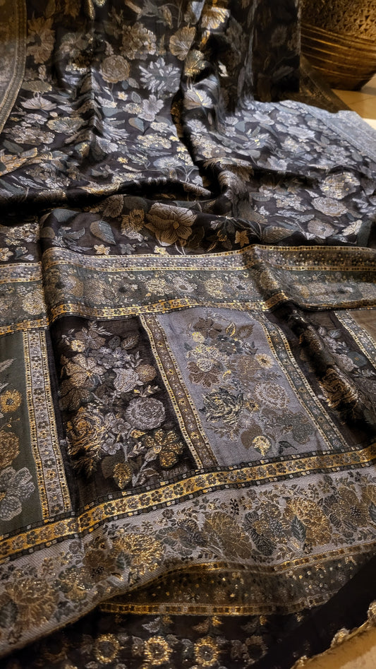 Black and gold : silk kanni