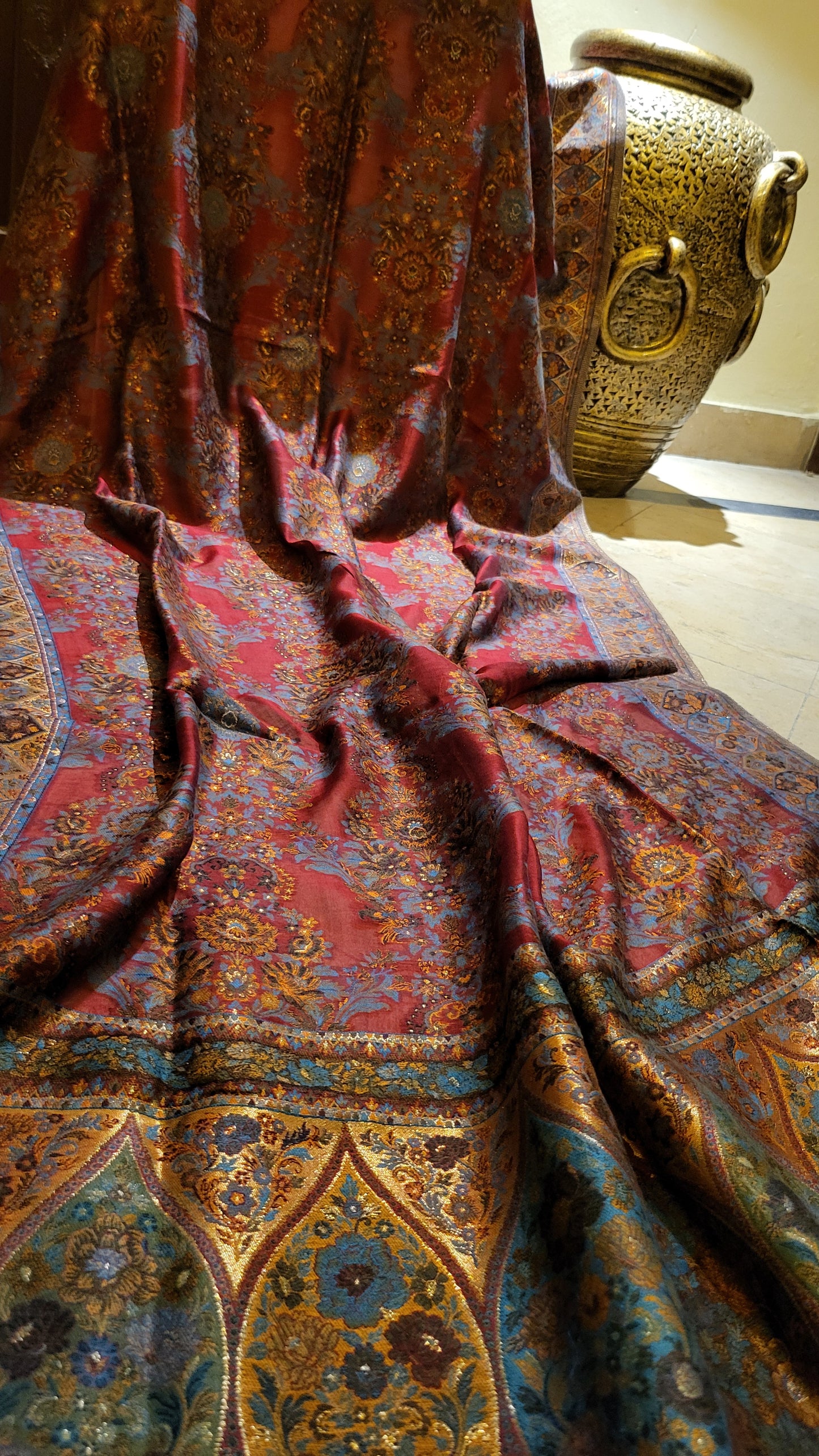 Maroon beauty : silk kanni shawl