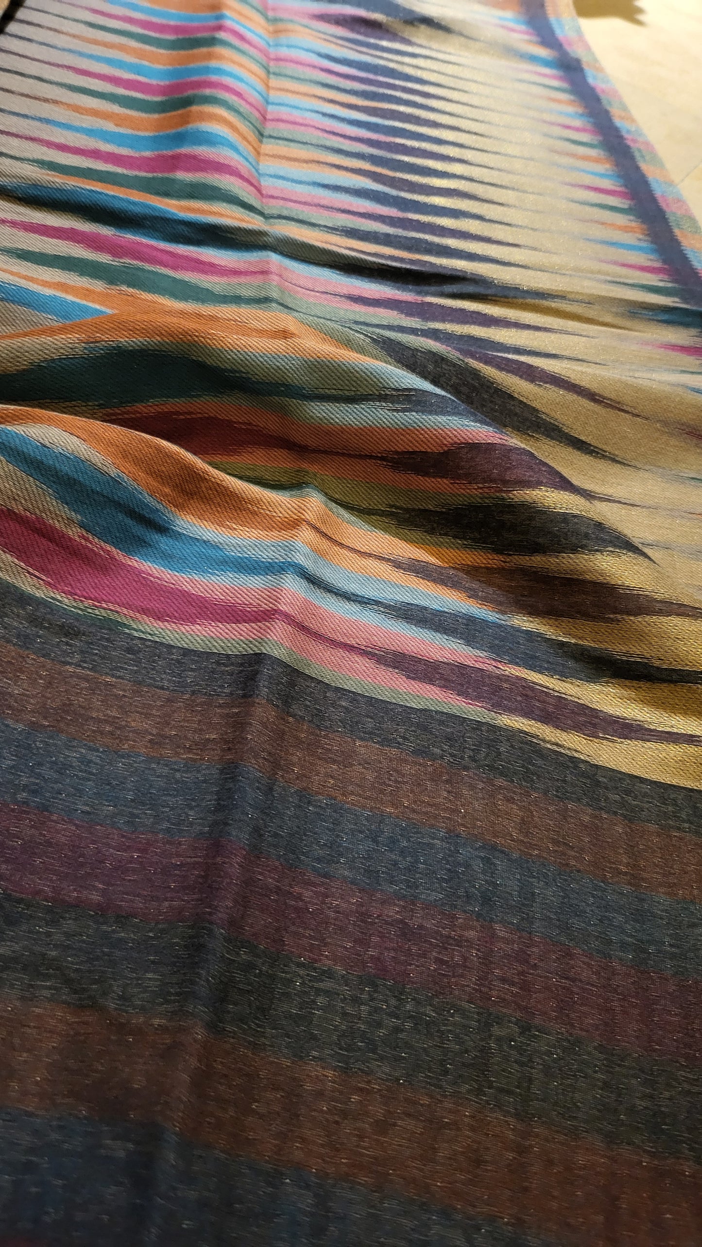 Ikkat : pashmina shawl