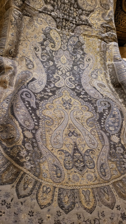 Gold galore : Reversible kaani