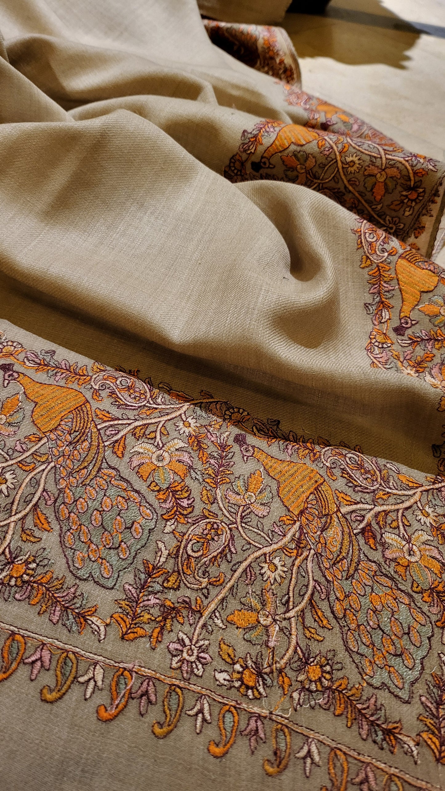 Peacock beauty : pashmina shawl