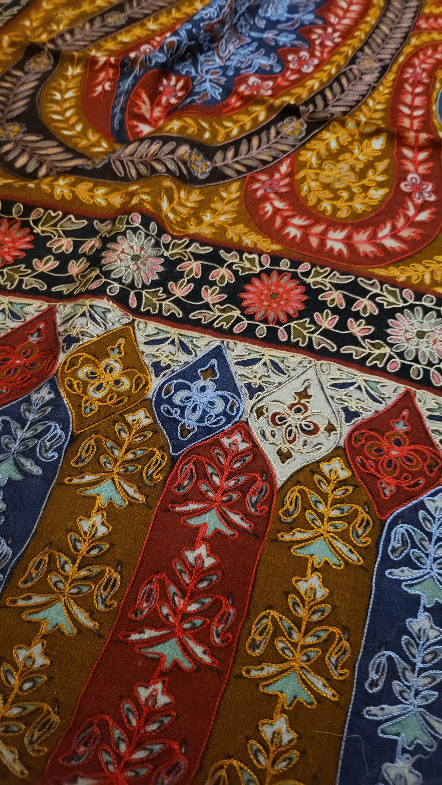 Bold and beautiful : Reelkaar kalamkari shawl