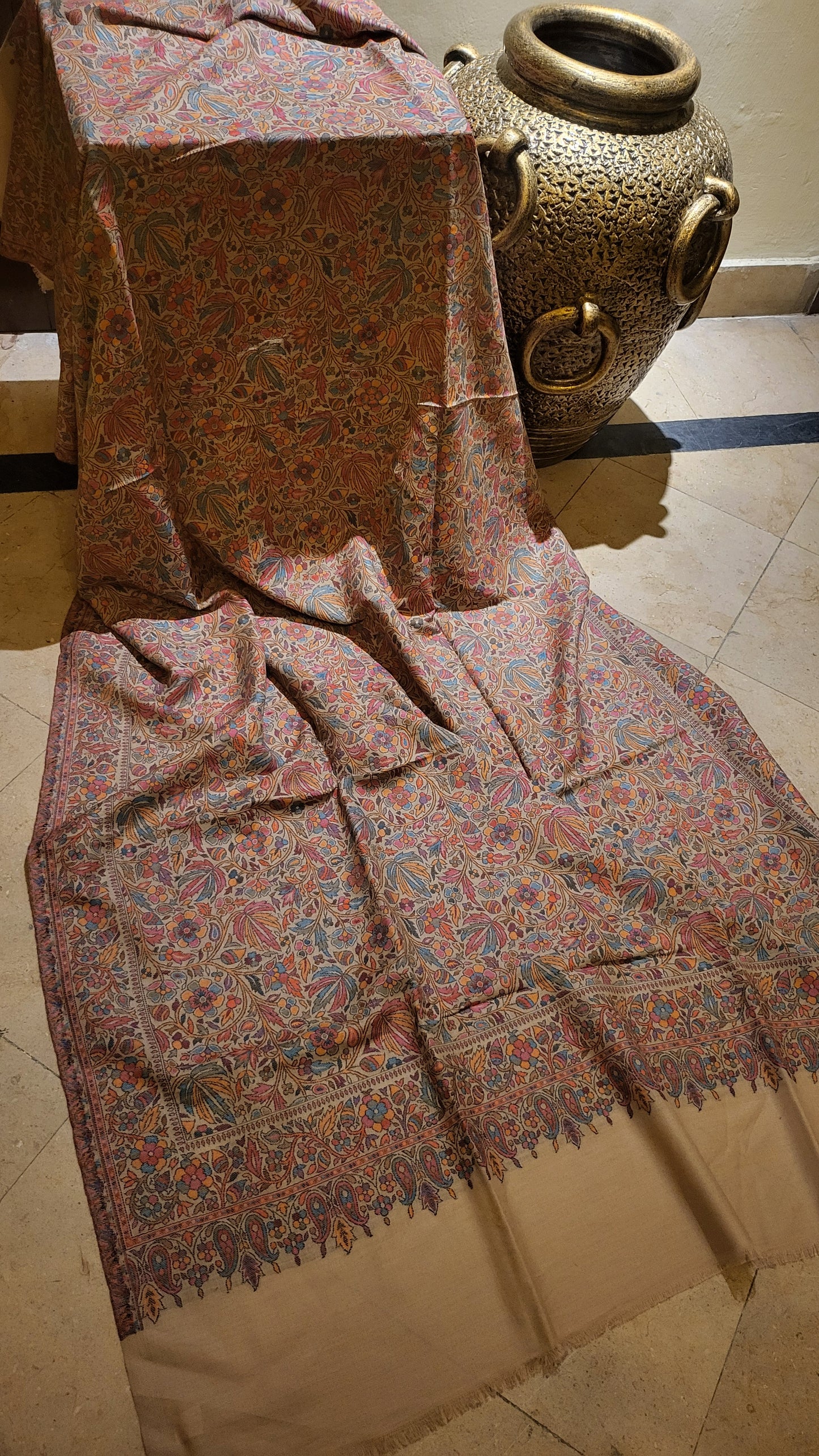 Neutral affair : pashmina kaani shawl