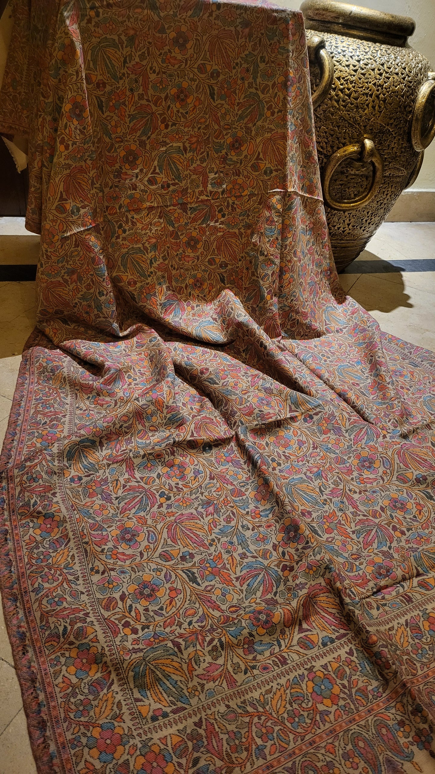 Neutral affair : pashmina kaani shawl