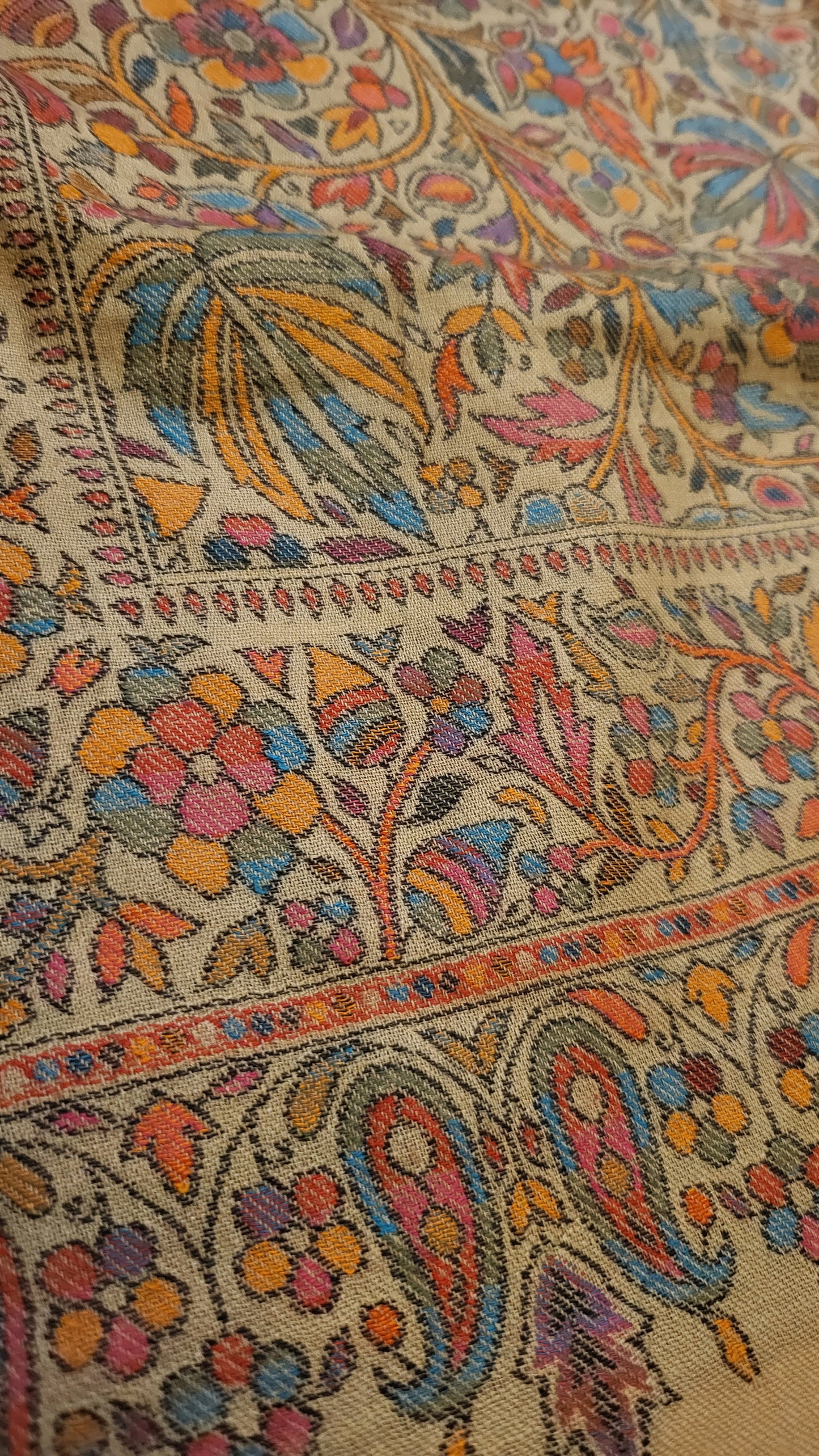 Neutral affair : pashmina kaani shawl