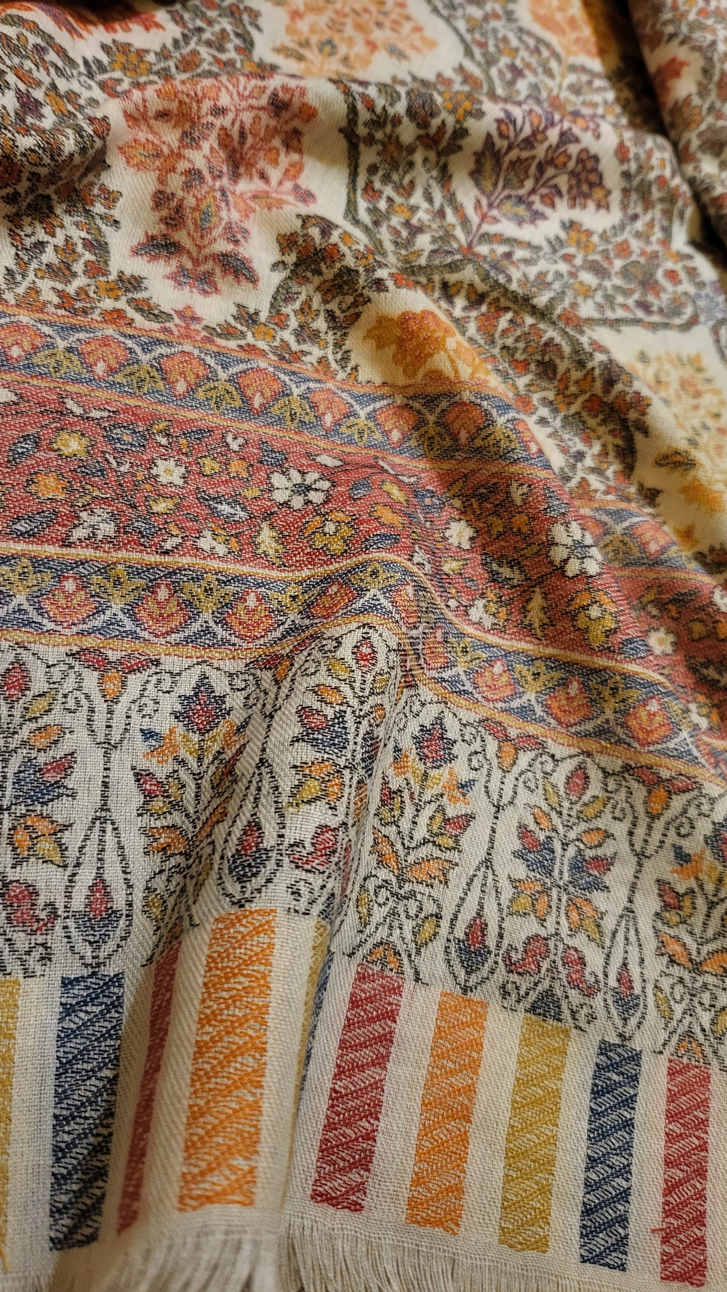 Neutral affair : pashmina kaani shawl