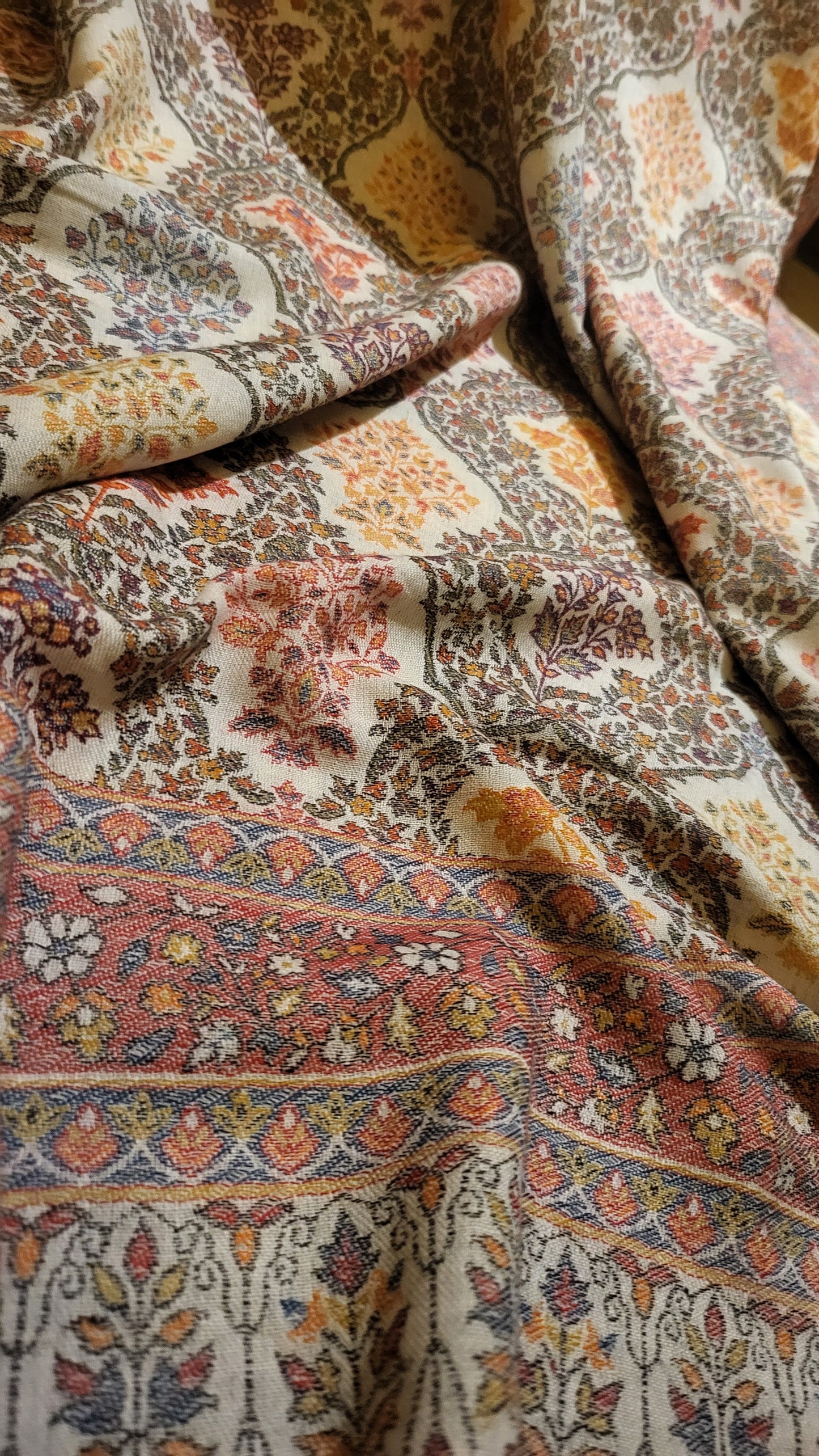 Neutral affair : pashmina kaani shawl