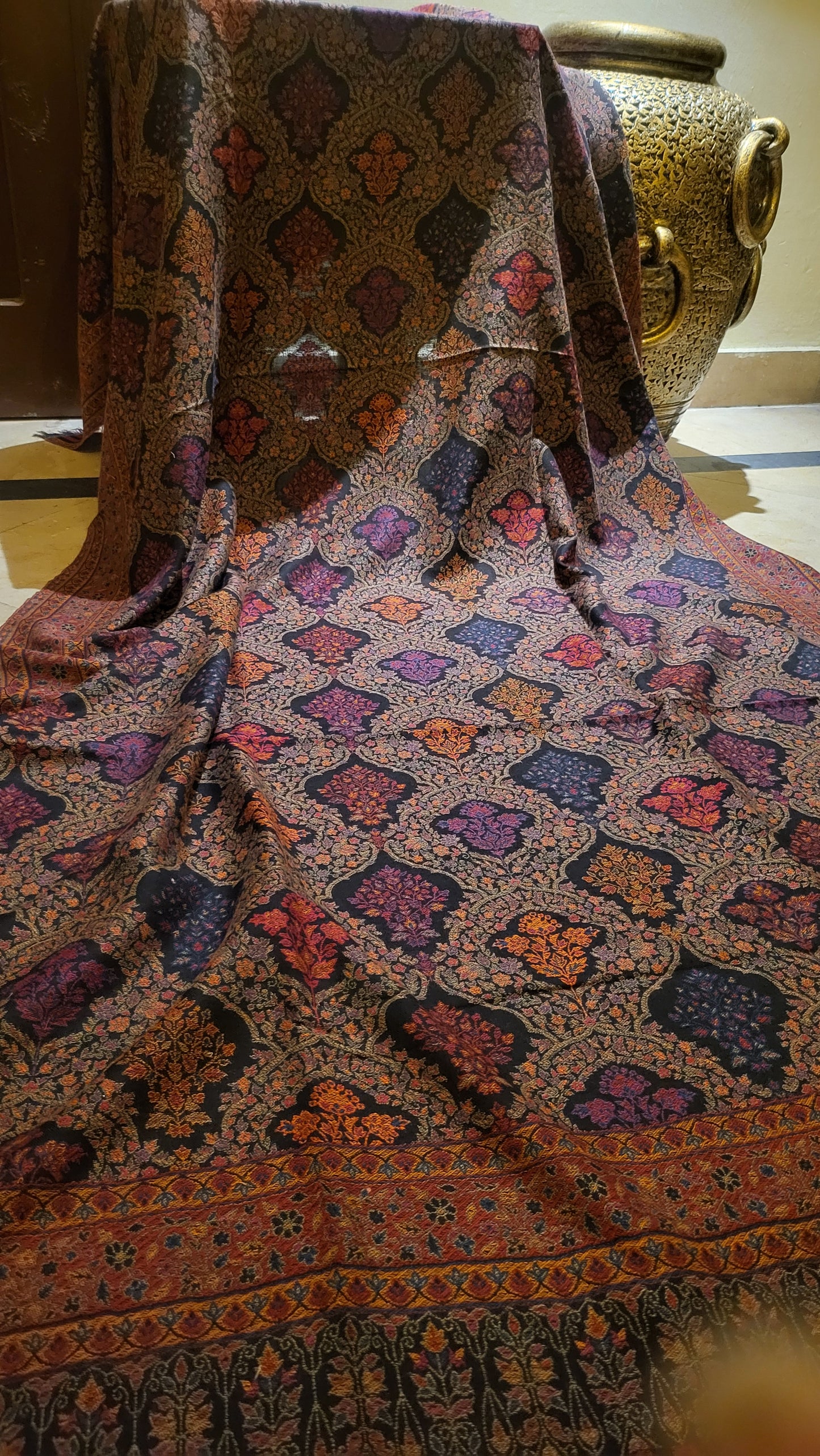 Neutral affair : pashmina kaani shawl