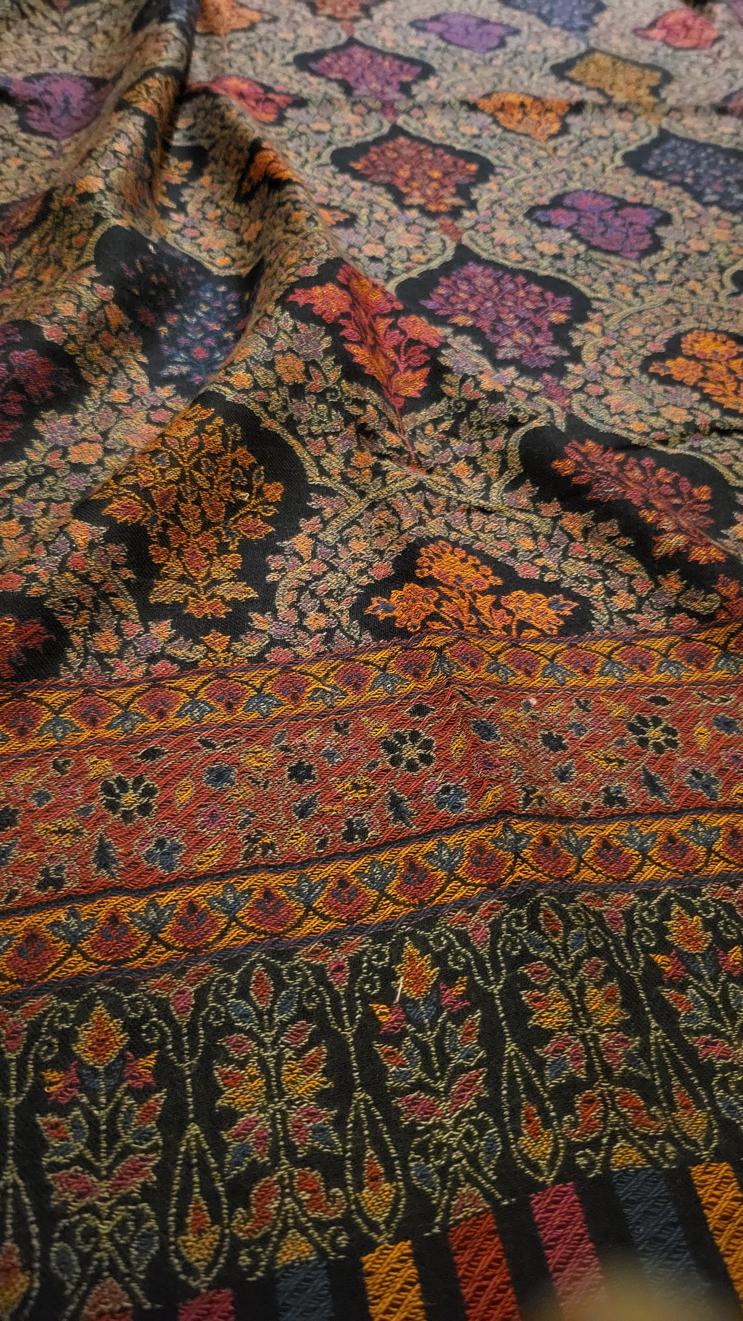 Neutral affair : pashmina kaani shawl