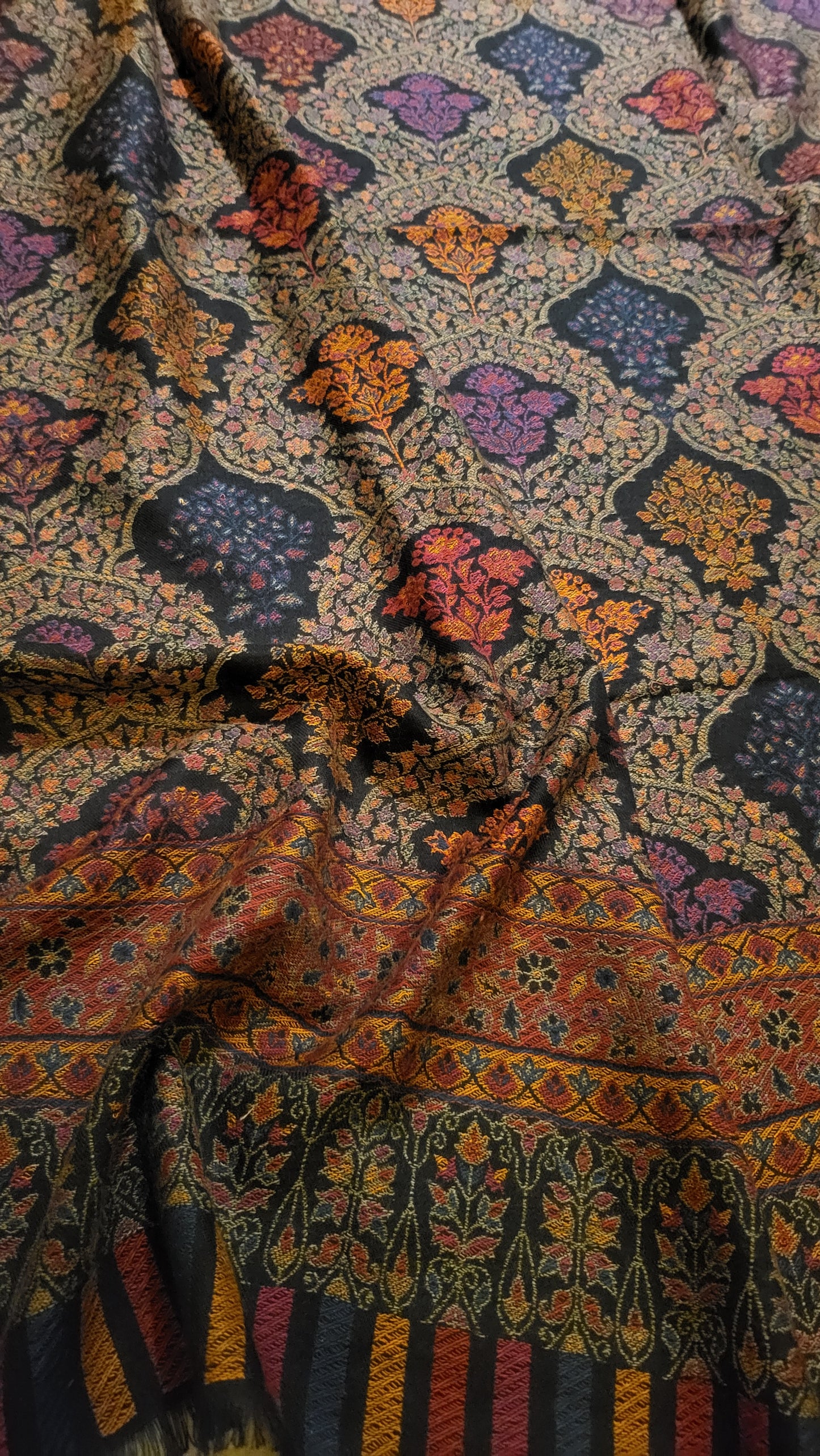 Neutral affair : pashmina kaani shawl