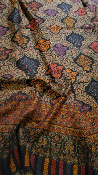 Neutral affair : pashmina kaani shawl