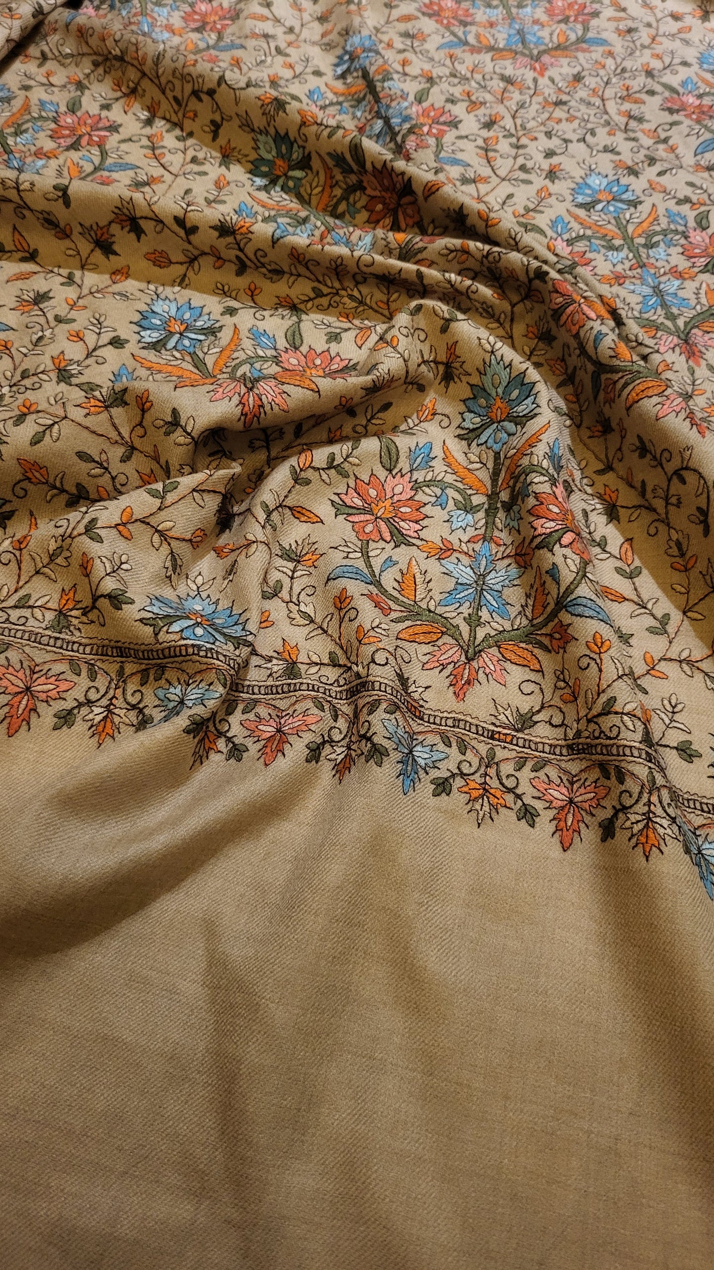 Jama shawl : Embroidered pashmina