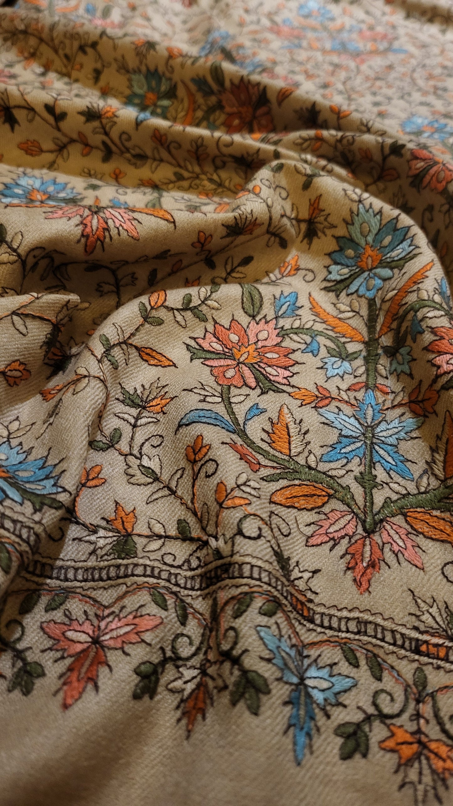 Jama shawl : Embroidered pashmina