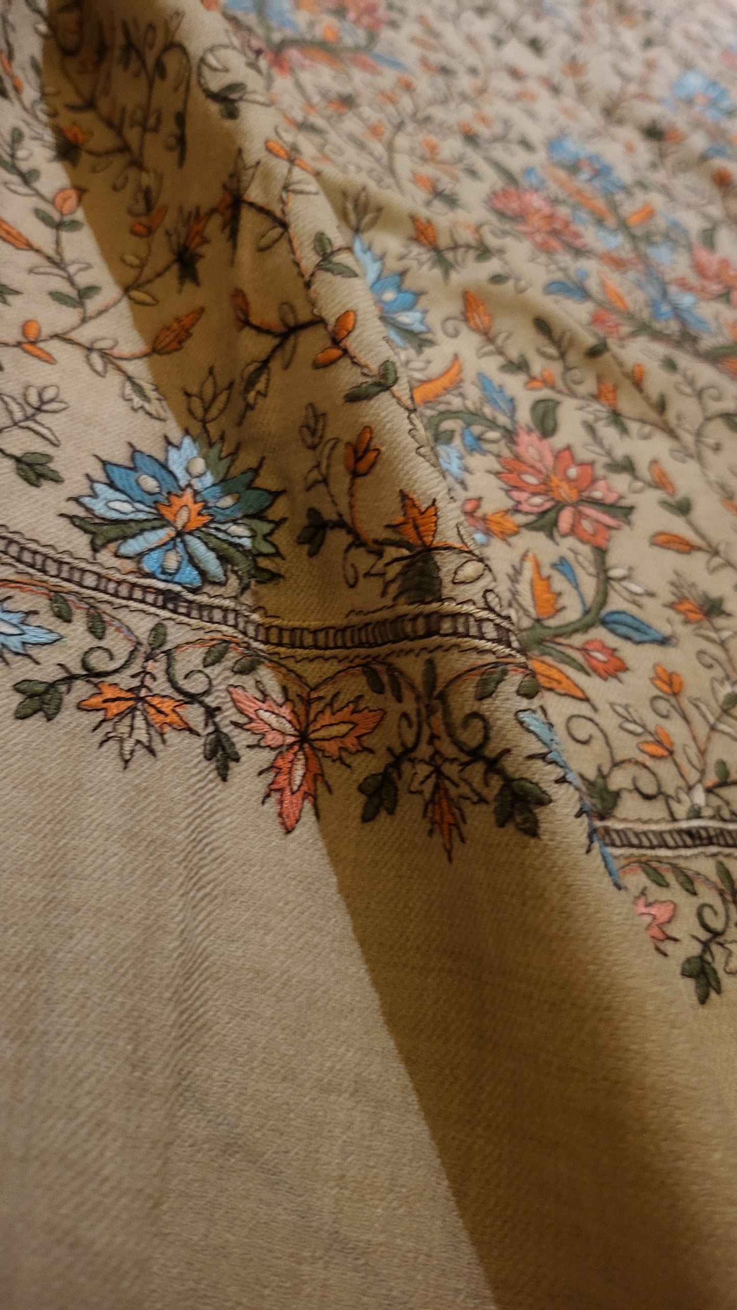 Jama shawl : Embroidered pashmina