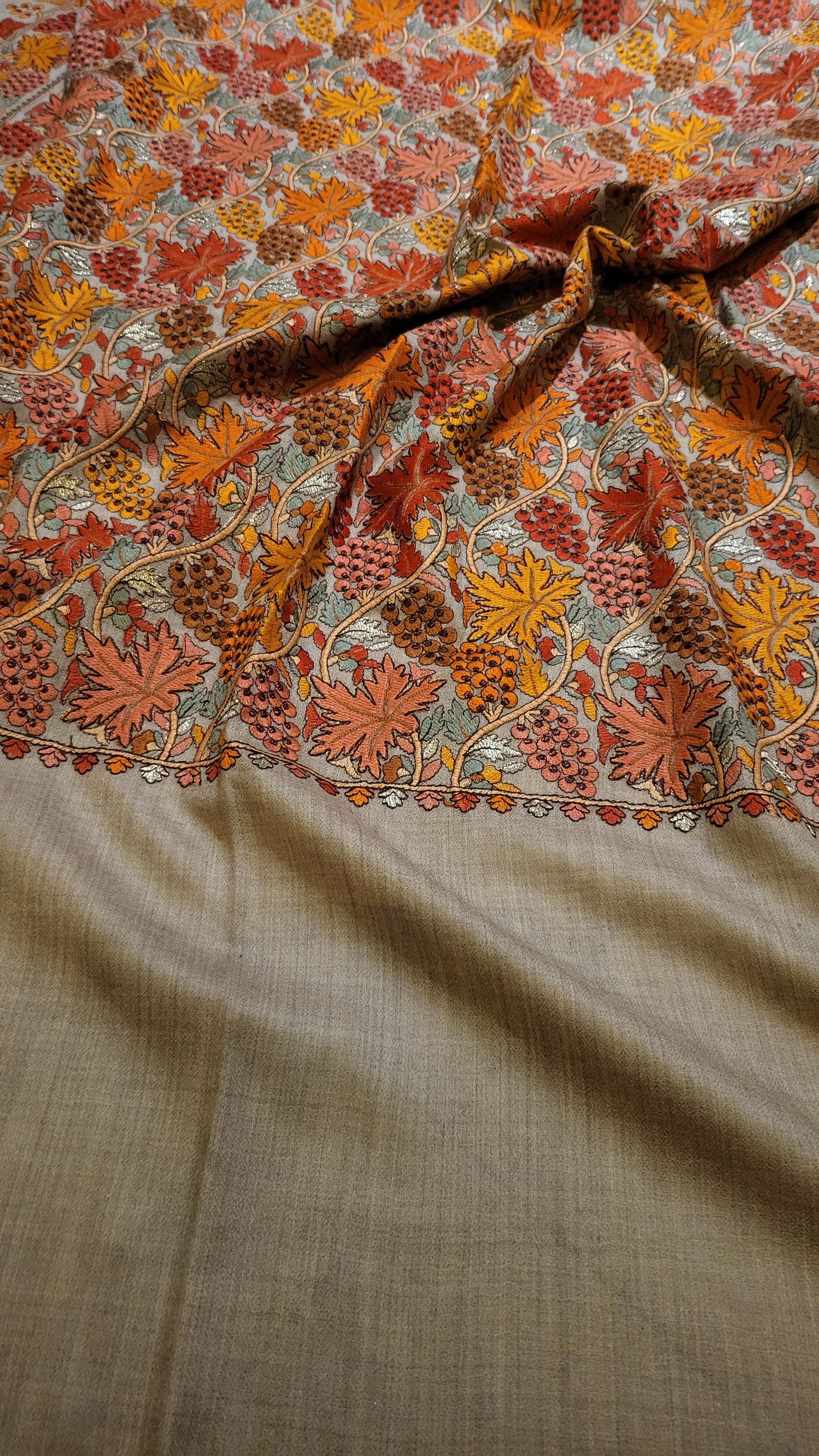 Jama shawl : Embroidered pashmina