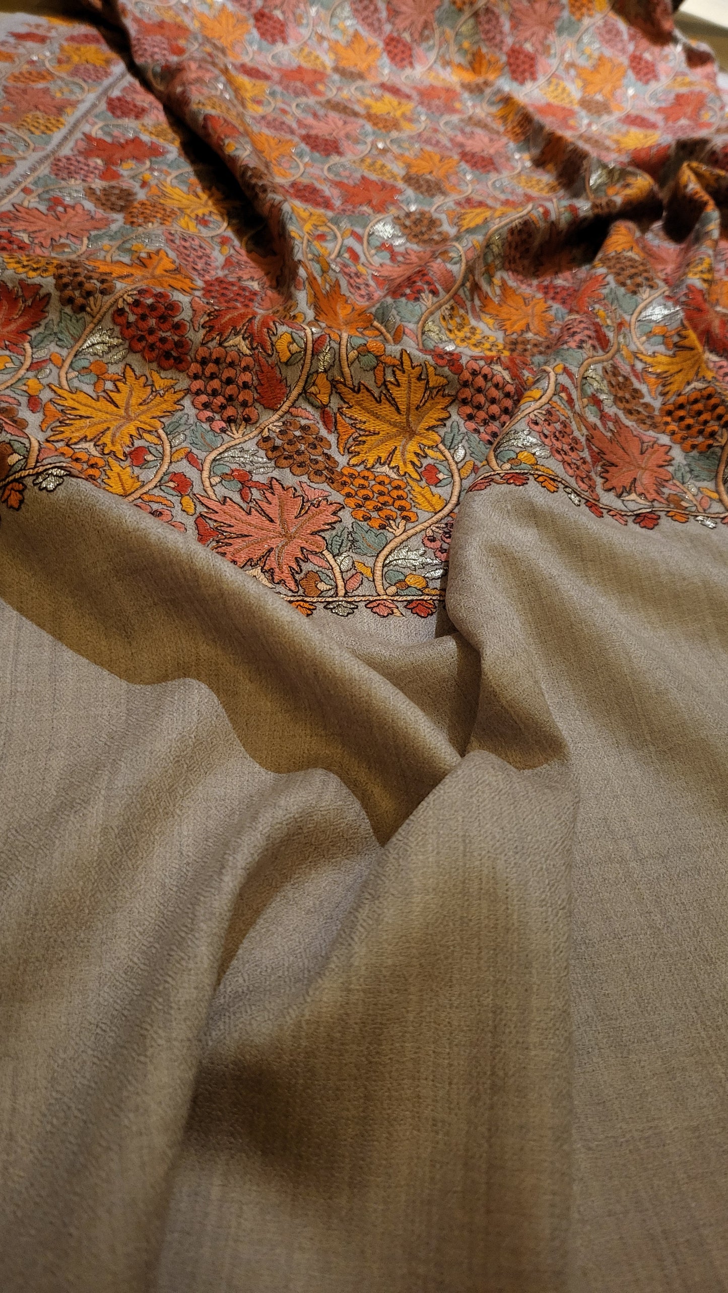 Jama shawl : Embroidered pashmina