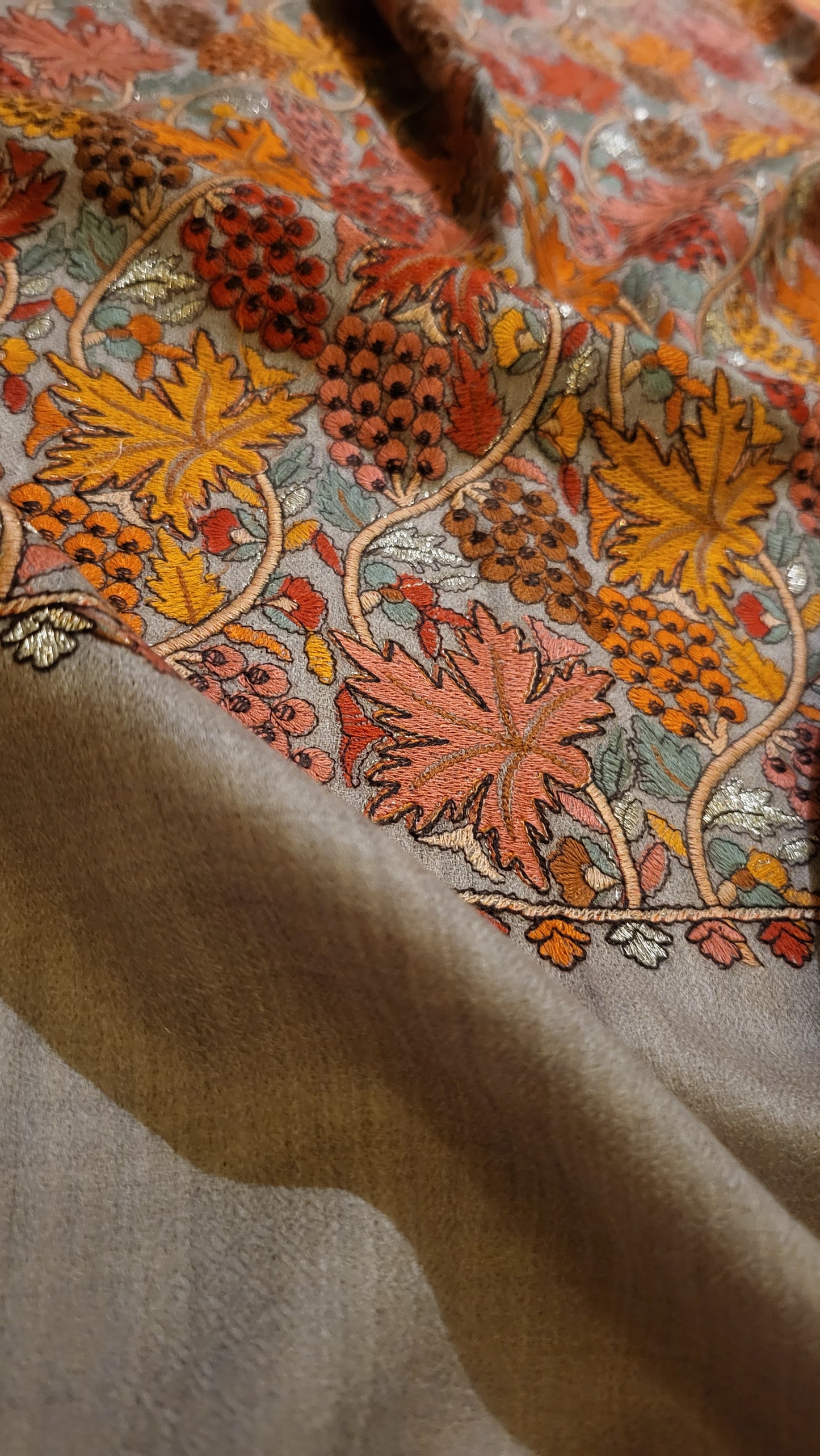 Jama shawl : Embroidered pashmina