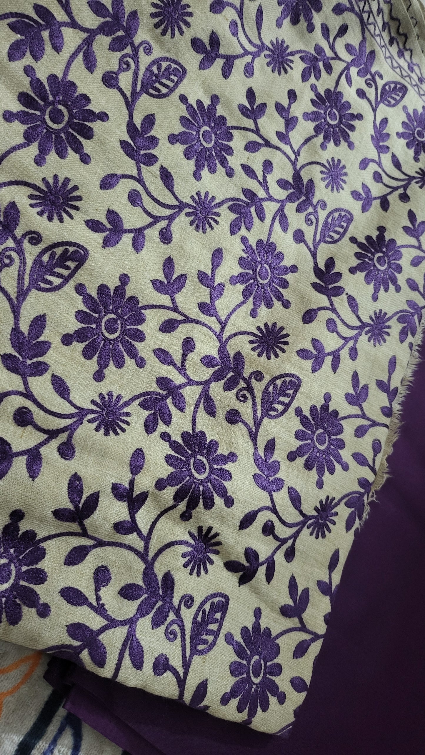 Embroidered shawl : suit