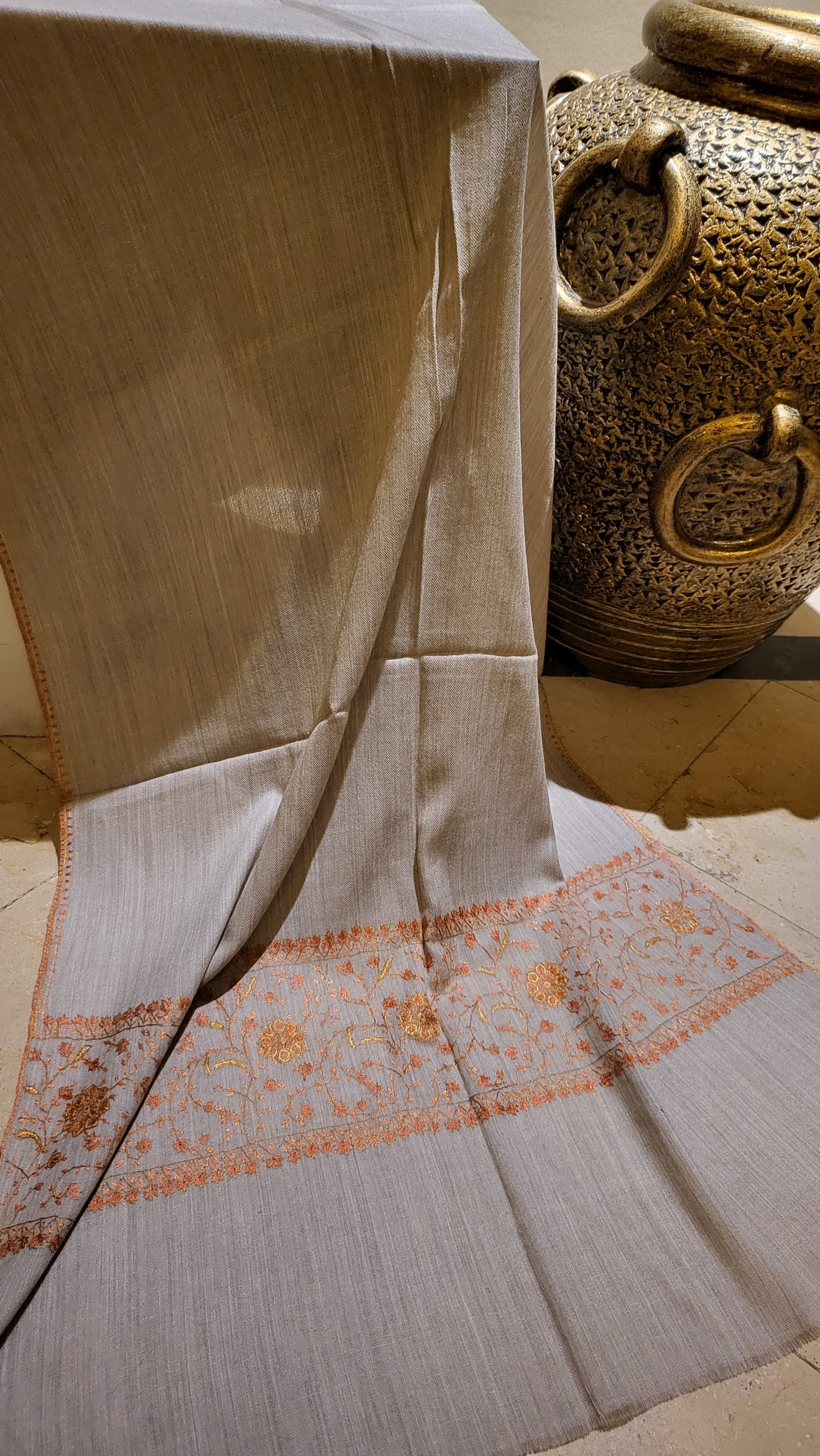 Neutral : Toosh mini shawl