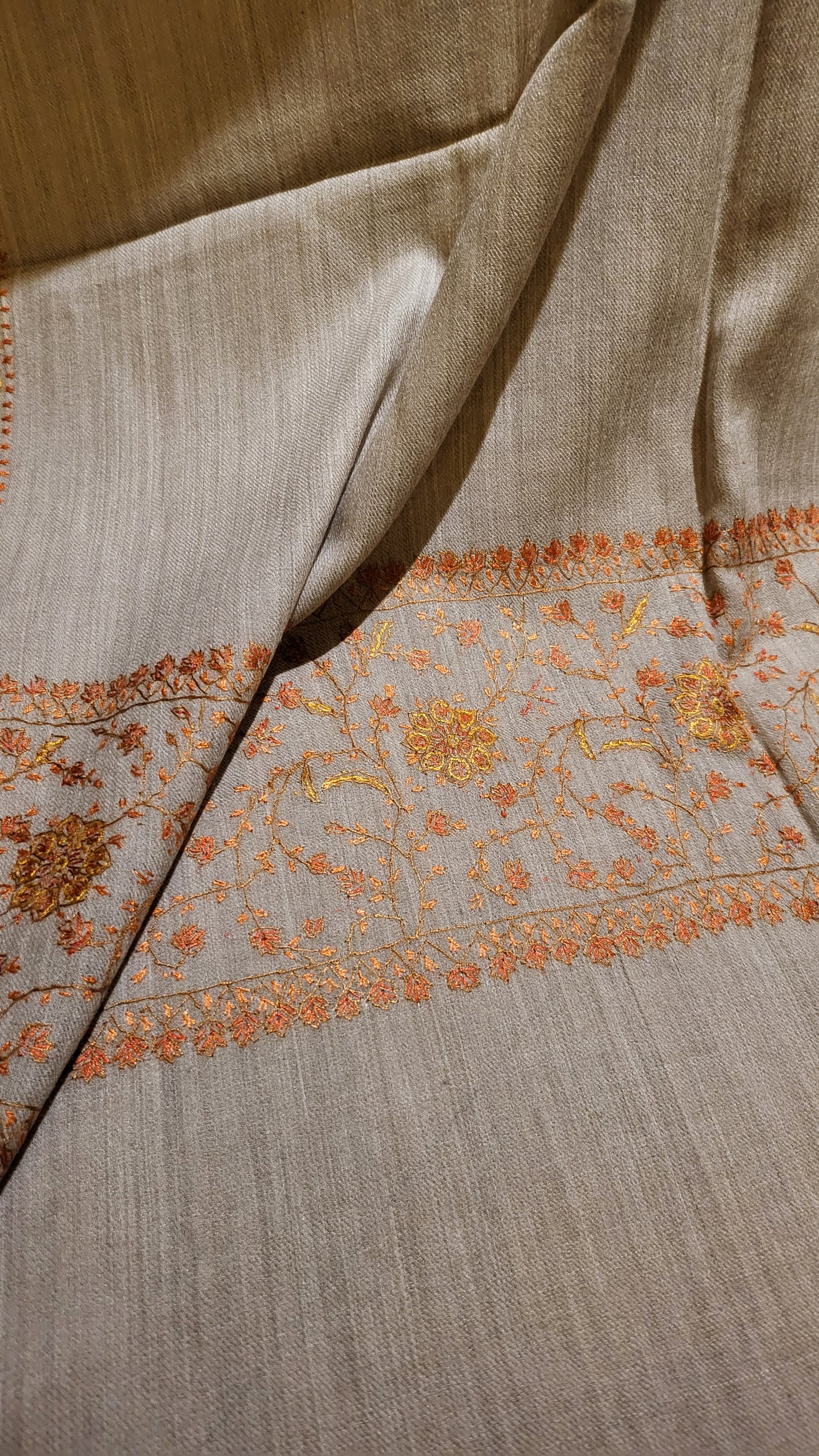 Neutral : Toosh mini shawl