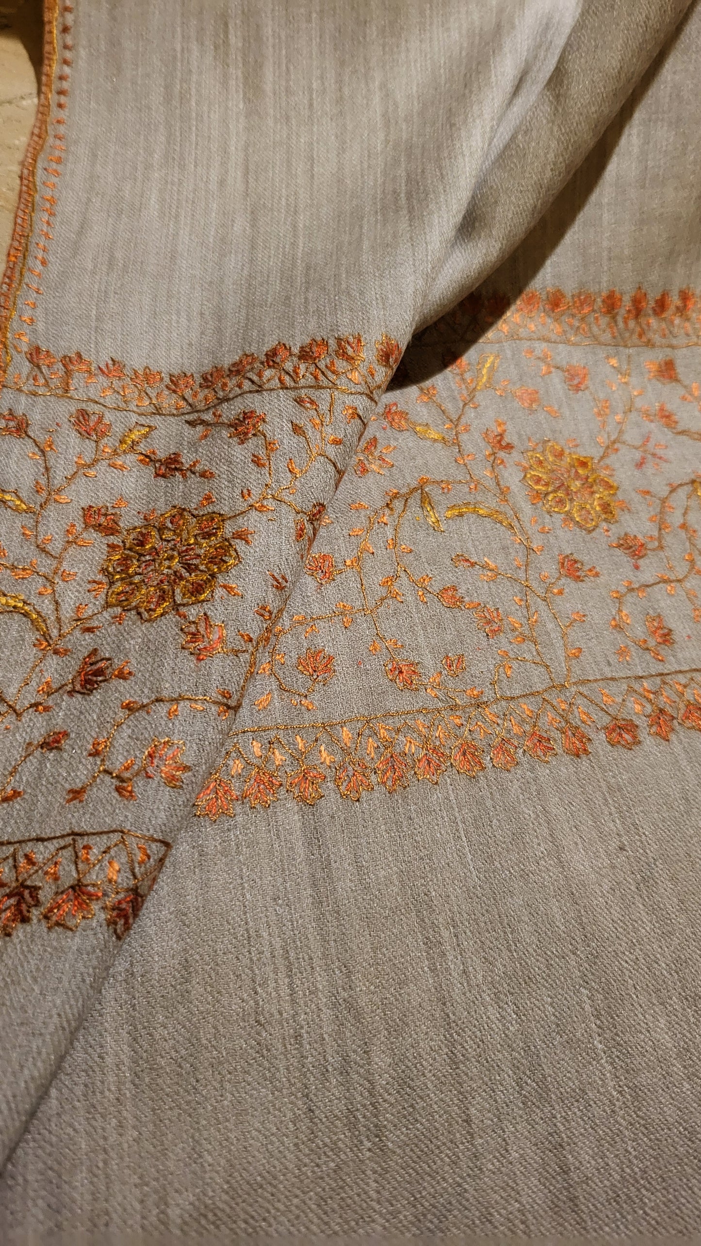 Neutral : Toosh mini shawl