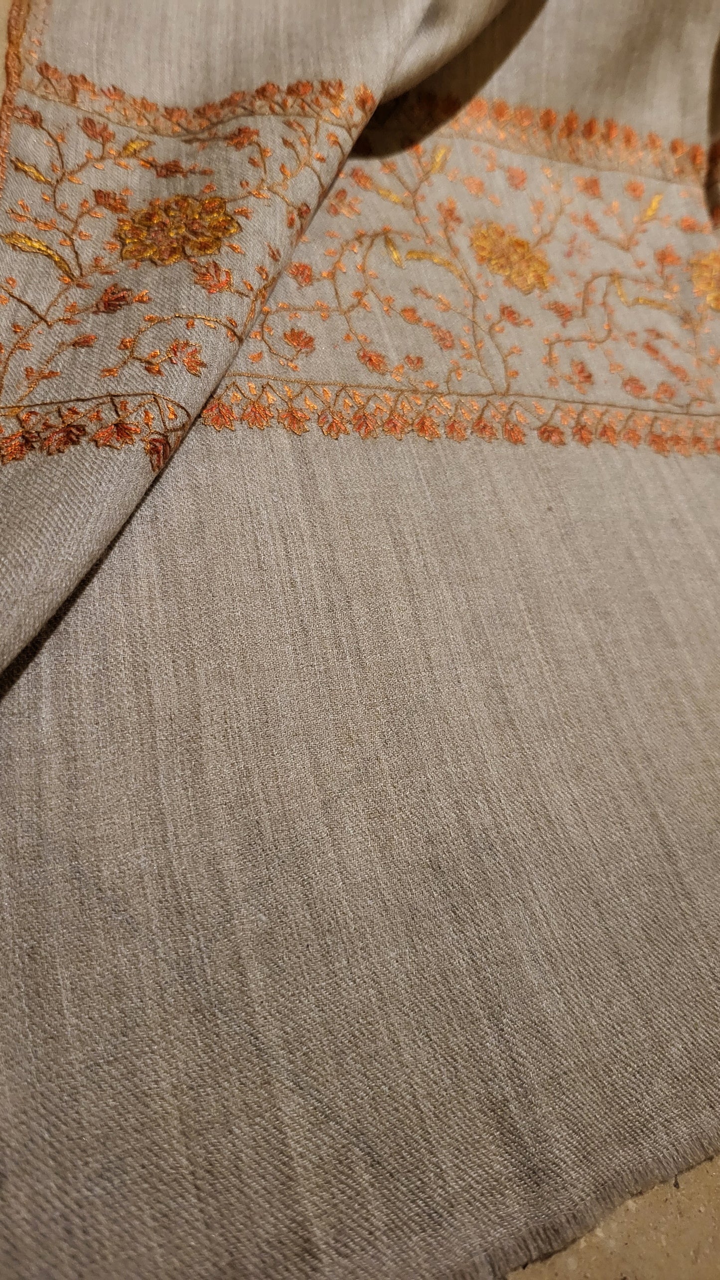 Neutral : Toosh mini shawl