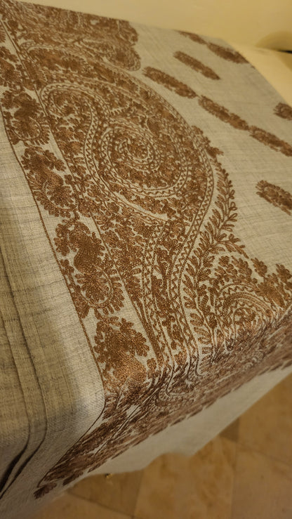 Toosh mini shawl : Resham Embroidered