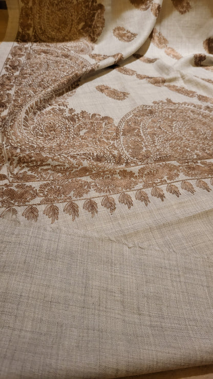 Toosh mini shawl : Resham Embroidered
