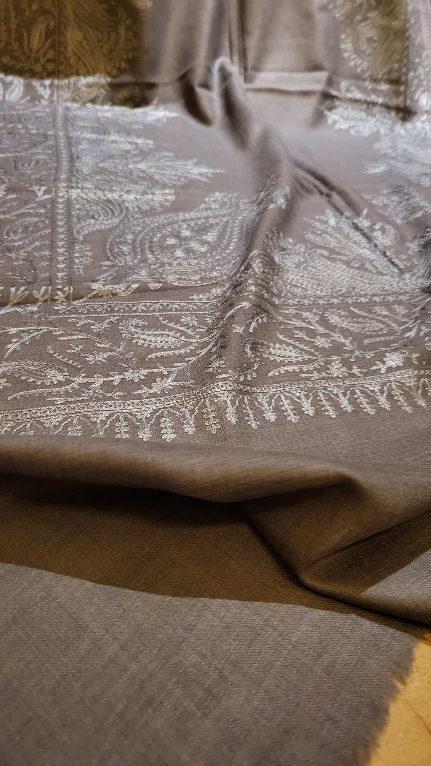 Toosh Mini shawl : Resham Embroidered