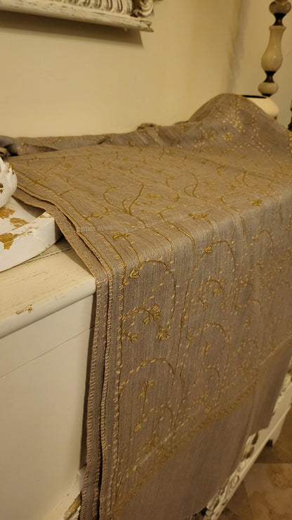 Toosh sui Embroidered : shawl