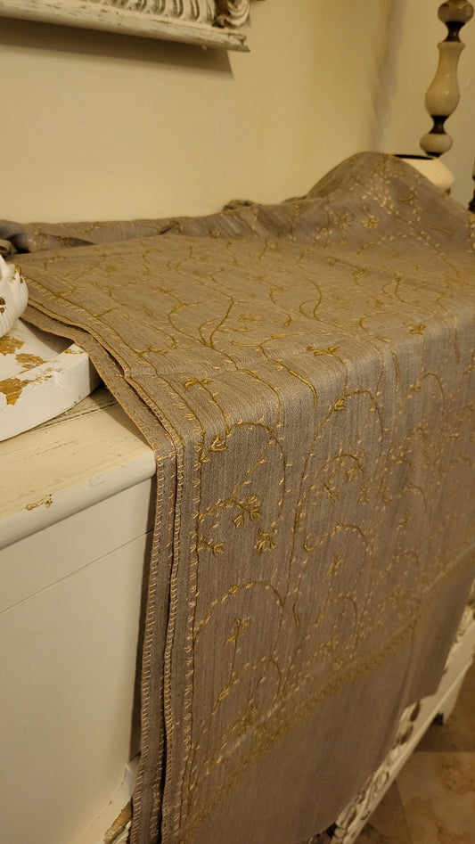 Toosh sui Embroidered : shawl