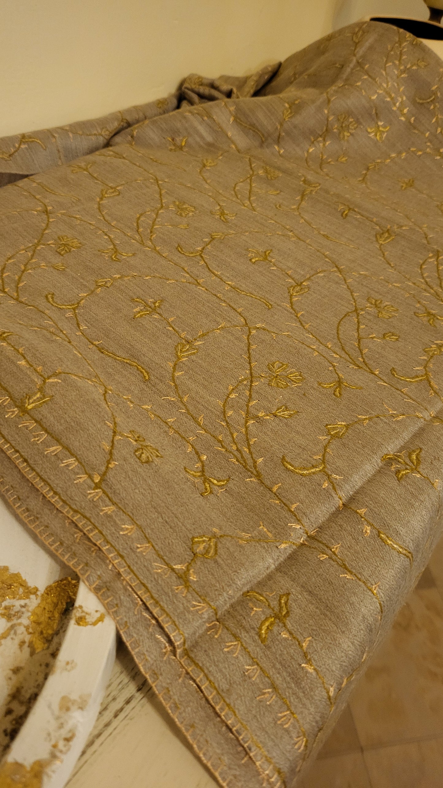 Toosh sui Embroidered : shawl