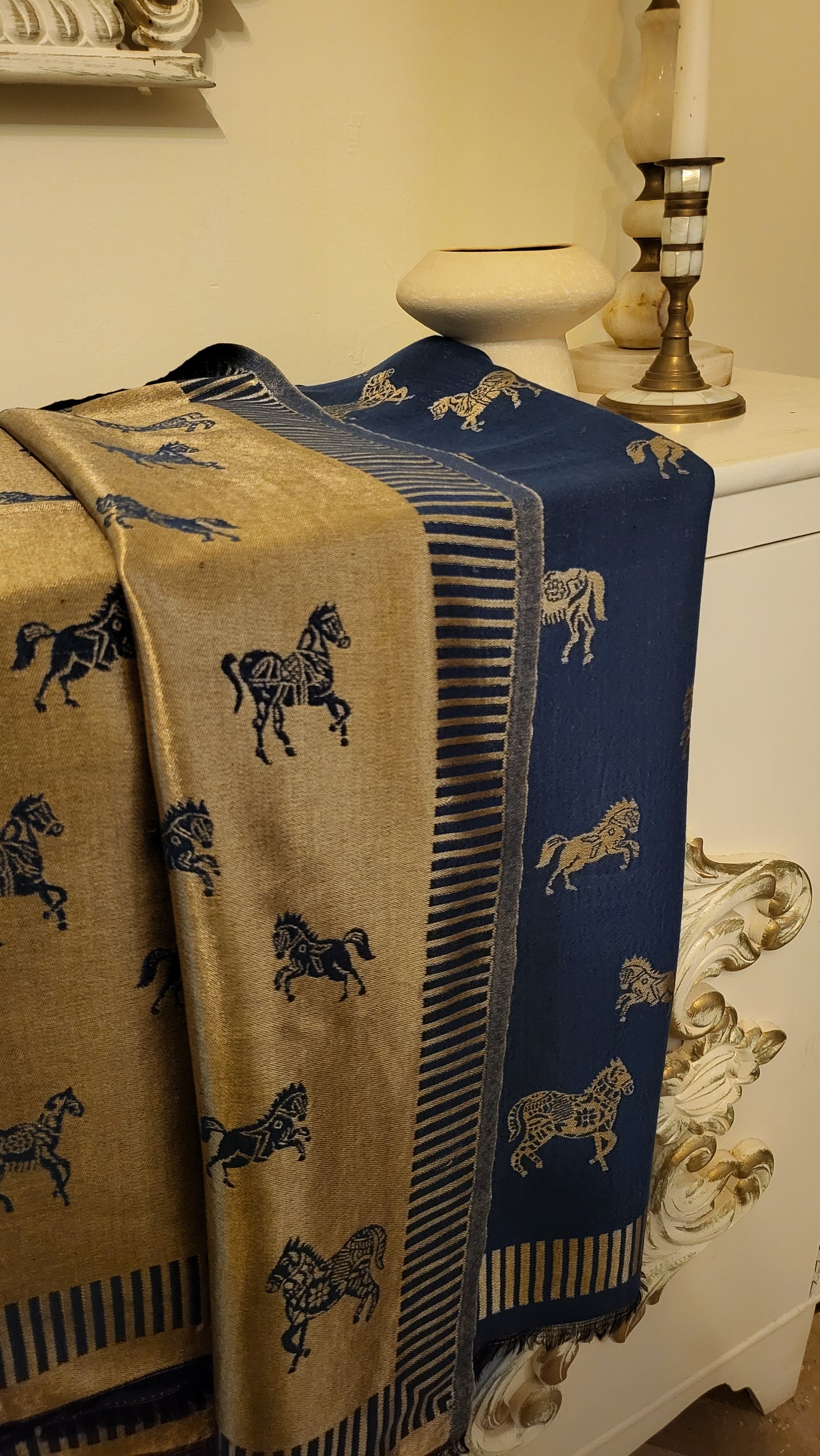 Horse in kanni : shawl